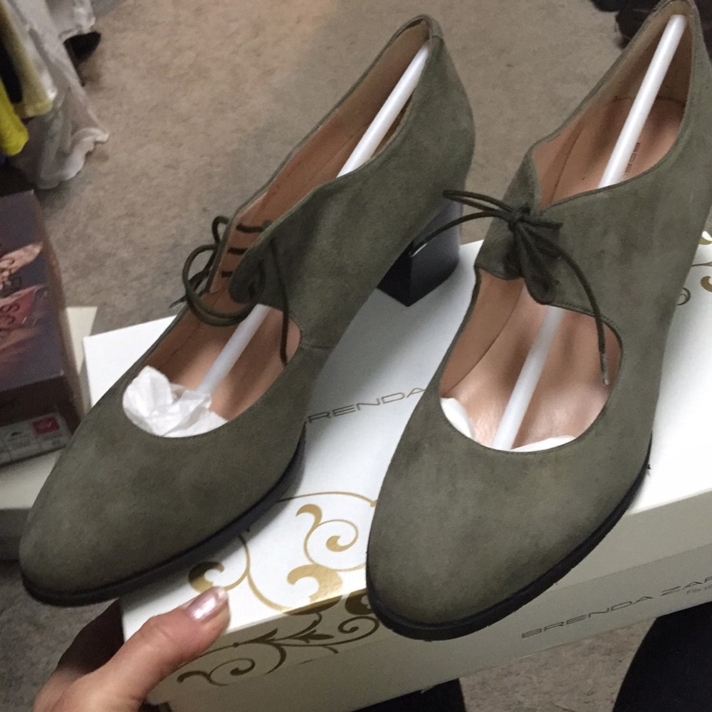Brenda Zaro NIB suede olive green chunky heel Mary Jane lace up shoe size 10, 41